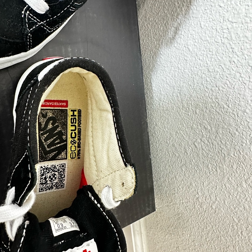 Size 6 women Vans - Picture 2 of 2